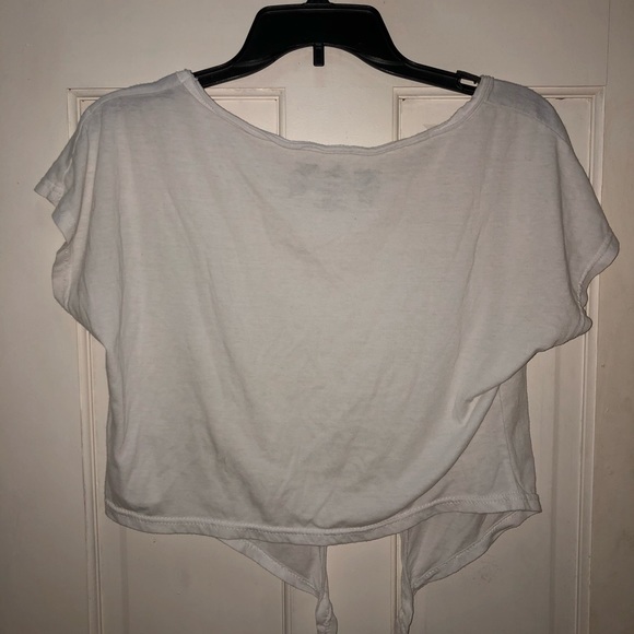 White Tie Front T-Shirt 🤍🌸 - Picture 3 of 4